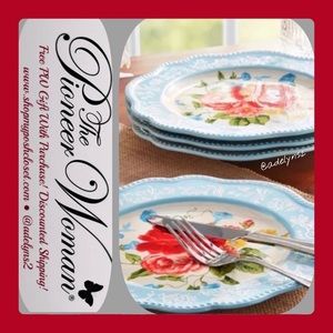 🌺 New Pioneer Woman (4) Sweet Rose Salad Plates, Blue & Red